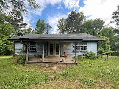 2368 E Nc Highway 65 Walnut Cove, NC 27052