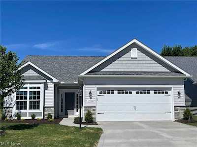 14488 Baywood Dr Strongsville, OH 44136