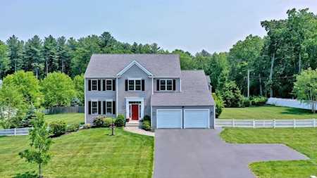 1 Summit Ln Ashland, MA 01721