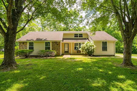 219 Hickory Ct Kingston Springs, TN 37082