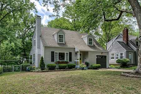 5706 Ash Dr Roeland Park, KS 66205
