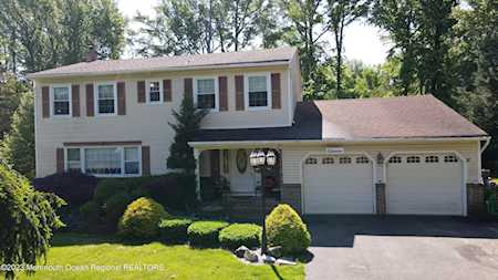 11 Grant Rd Manalapan, NJ 07726