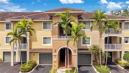 6511 Emerald Dunes Dr #106 Royal Palm Beach, FL 33411