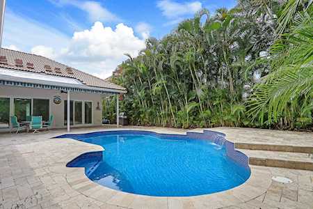159 Oakwood Lane Palm Beach Gardens, FL 33410