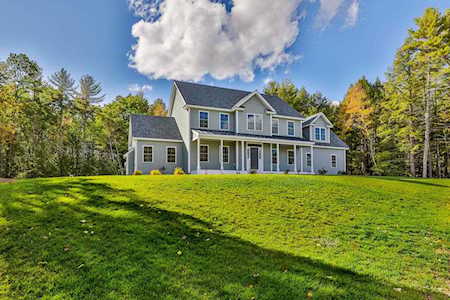 29 Countryside Dr Brookline, NH 03033