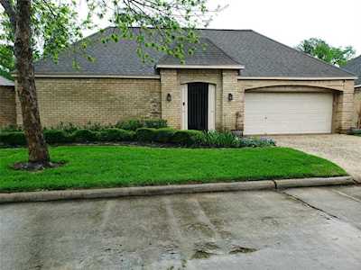 323 Champions Colony Iii Houston, TX 77069