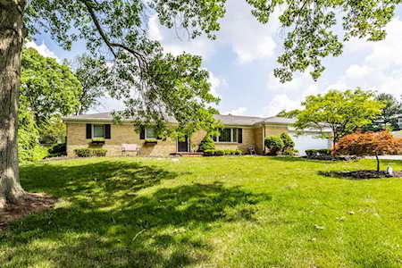 809 Eaglewood Dr Zionsville, IN 46077