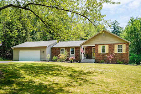 5 Camelot Dr Bedford, NH 03110