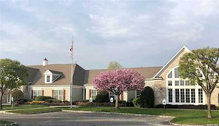 4 Philips Court Mount Sinai, NY 11766