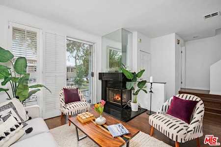10455 Riverside Dr #2 Toluca Lake, CA 91602