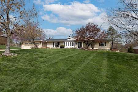 11 Mosley Acres Creve Coeur, MO 63141