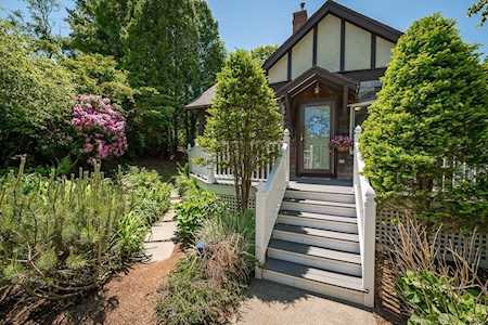 20 R Edgemoor Road Gloucester, MA 01930