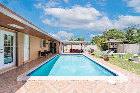 1251 NW 173rd Ter Miami Gardens, FL 33169