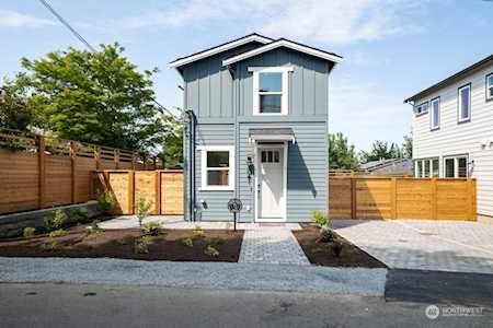 9061 Meridian Place N Seattle, WA 98103
