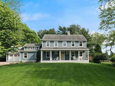 36 Ridge Dr Narragansett, RI 02882