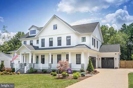 445 Nelson Dr NE Vienna, VA 22180