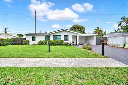 15920 NW 18th Pl Miami Gardens, FL 33054