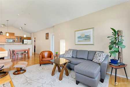 2830 SW Raymond St #304 Seattle, WA 98126
