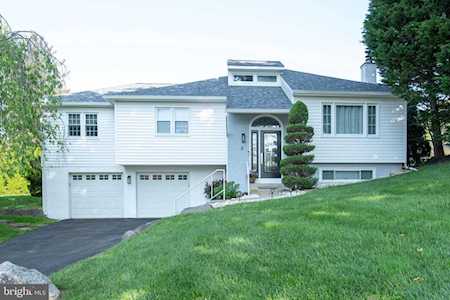2 Lawson Dr Huntingdon Valley, PA 19006