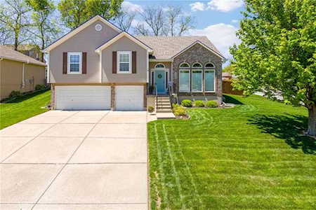 1200 SW Creekside Dr Lee's Summit, MO 64081