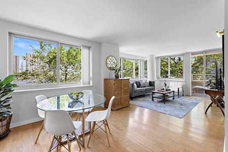 20 2nd St #208 Jersey City, NJ 07302
