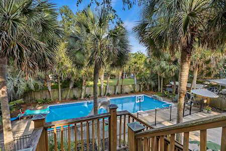 1046 Point of Lgt Ln Charleston, SC 29412