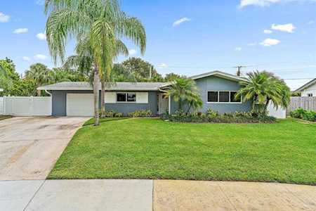 28 Ridgewood Circle Tequesta, FL 33469