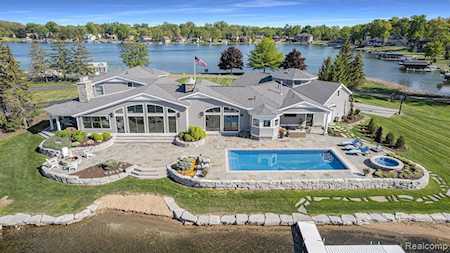 2210 Island Shore Dr Fenton Twp, MI 48430