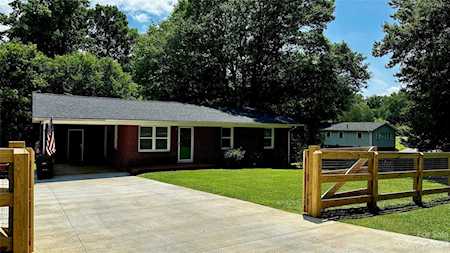 104 Gaddis Dr Mount Holly, NC 28120
