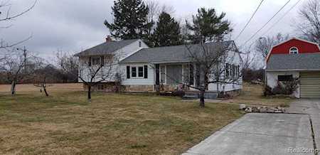 23161 Oberliesen Clinton Township, MI 48036