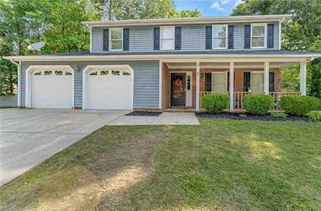 2 Queenanne Court Greensboro, NC 27406