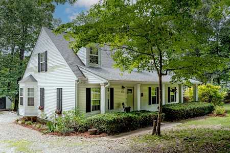 121 Oakwood Cir Dickson, TN 37055