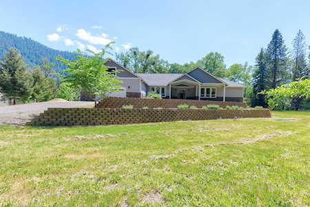 123 Rogue Blvd Grants Pass, OR 97526