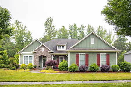 4546 Sunprince Dr Harrisburg, NC 28075