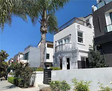 206 2nd St Huntington Beach, CA 92648