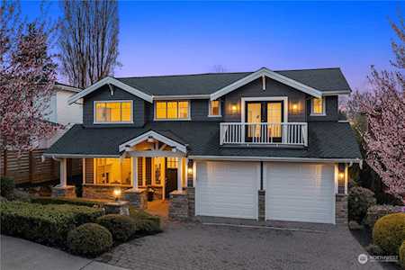6715 111th Ave NE Kirkland, WA 98033