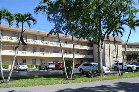 5001 NW 34th St #305 Lauderdale Lakes, FL 33319
