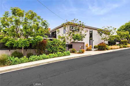 800 N Poinsettia Ave Manhattan Beach, CA 90266