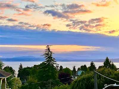 5303 46th Ave SW Seattle, WA 98136