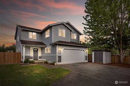 9515 10th Avenue Ct E Tacoma, WA 98445