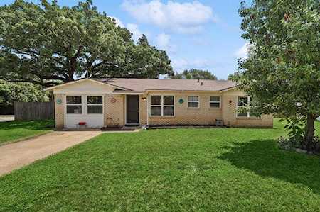 412 Fleming Drive Hurst, TX 76053