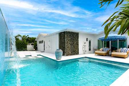 246 Elwa Place West Palm Beach, FL 33405