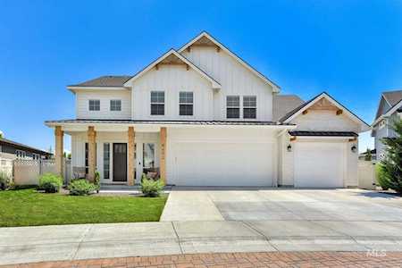 4452 N Girasolo Ave Meridian, ID 83646
