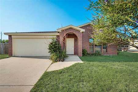 1300 Hillside Drive Justin, TX 76247