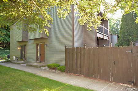 401 W Rockwell St Fenton, MI 48430