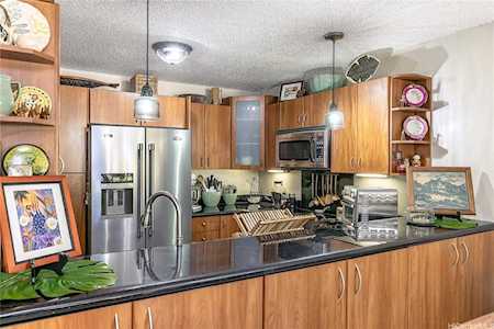 555 Hahaione Street #4E Honolulu, HI 96825