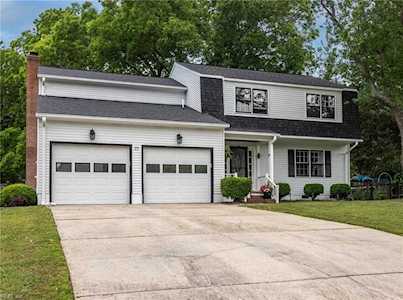 77 Dillwyn Dr Newport News, VA 23602