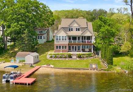 3087 Granda Vista Dr Milford Twp, MI 48380