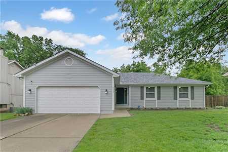 2043 NE Patterson Dr Lee's Summit, MO 64086