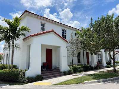 16930 SW 90th St #16930 Miami, FL 33196